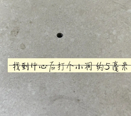 修武瓷砖空鼓维修公司专业解答在瓷砖铺贴过程中，如果砂料搅拌不均匀，将会带来以下问题